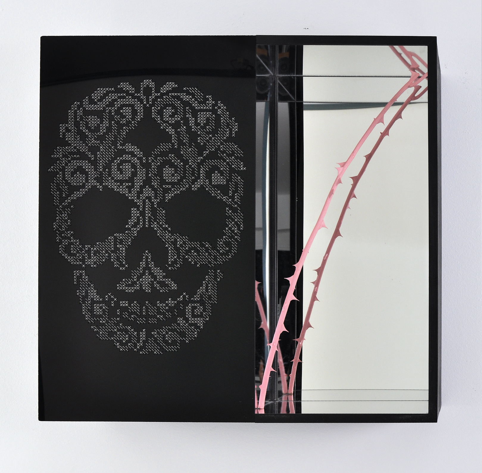 Ingrid Wurzinger-Leitner, Der Tod und das Mädchen Kreuzstich auf Plexiglas, mixed media 2018