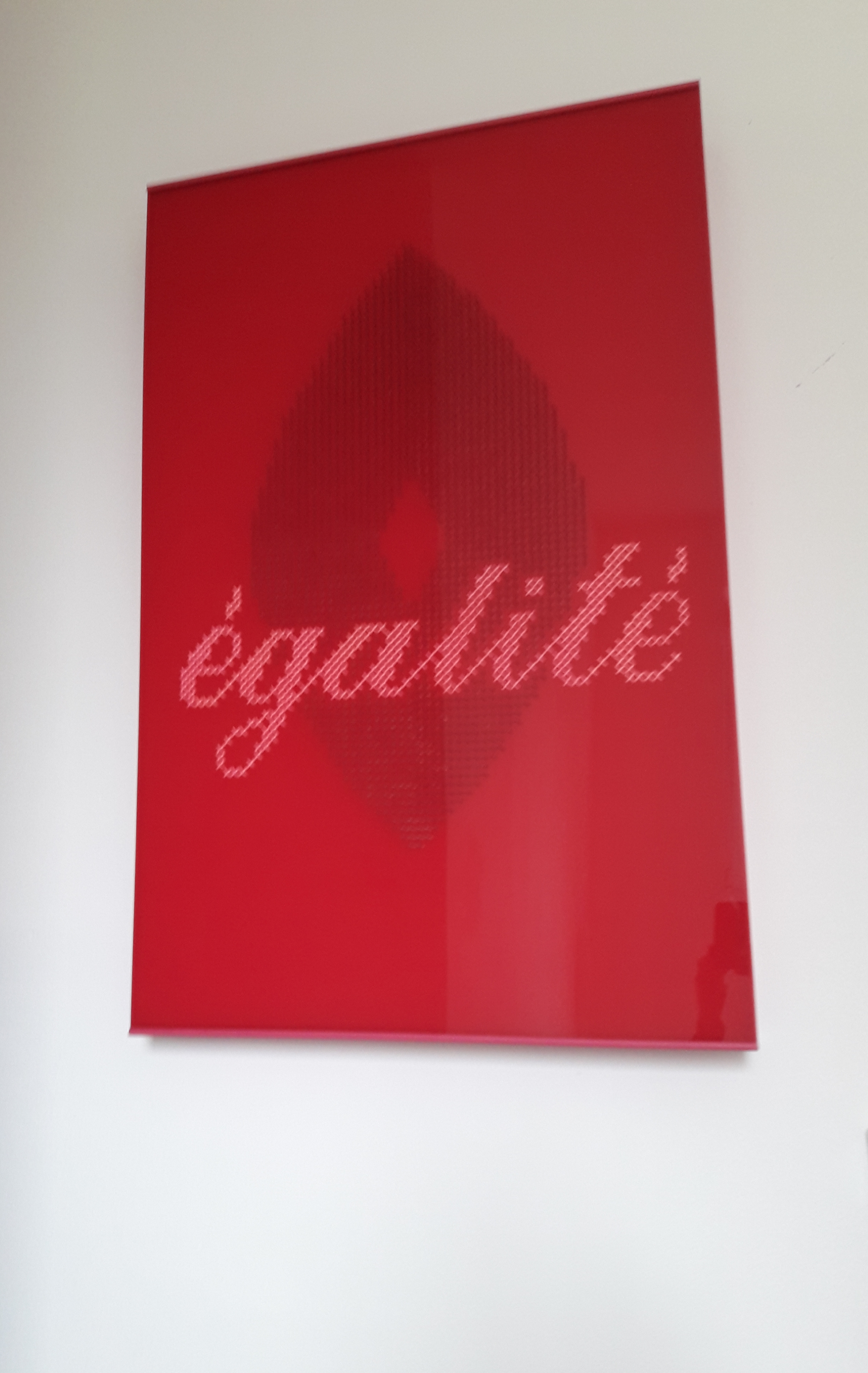 Ingrid Wurzinger-Leitner, egalite, Kreuzstich auf Plexiglas, mixed media 2022