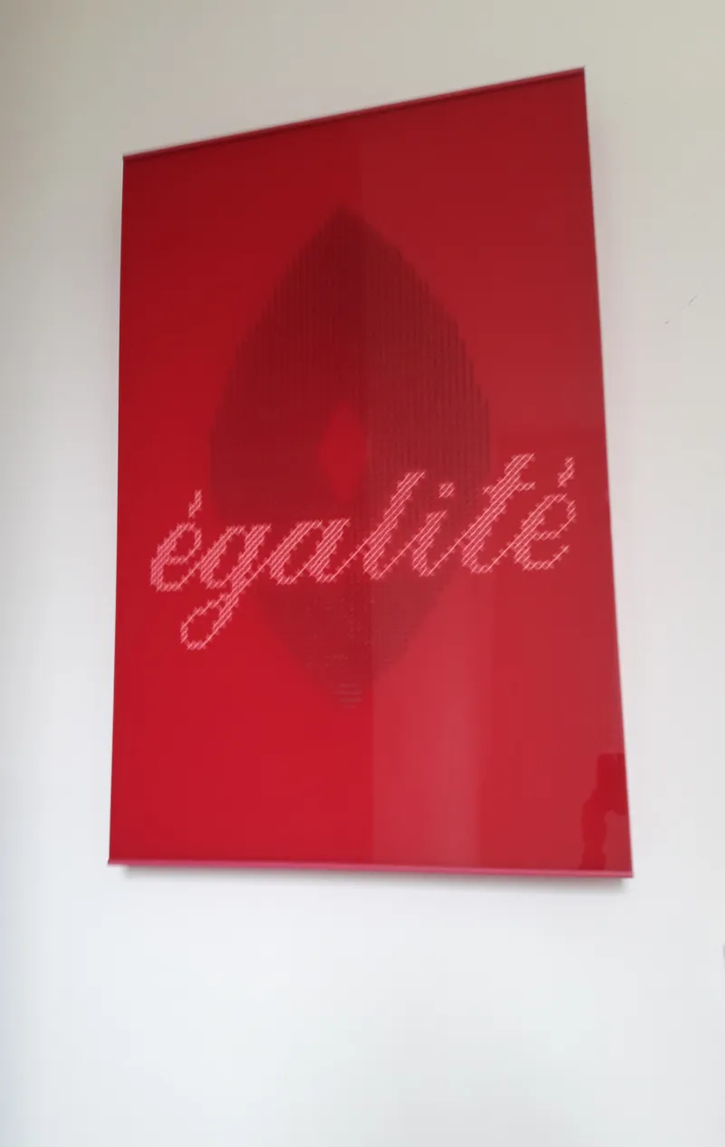egalite, Kreuzstich auf Plexiglas, mixed media 2022